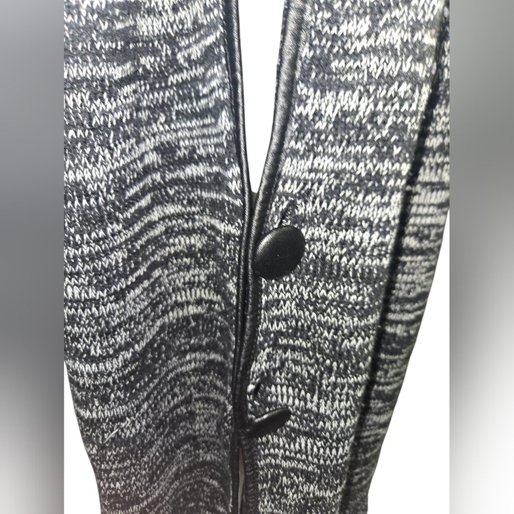Women's Black‎ and Gray Sweater Poncho - Picture 4 of 6